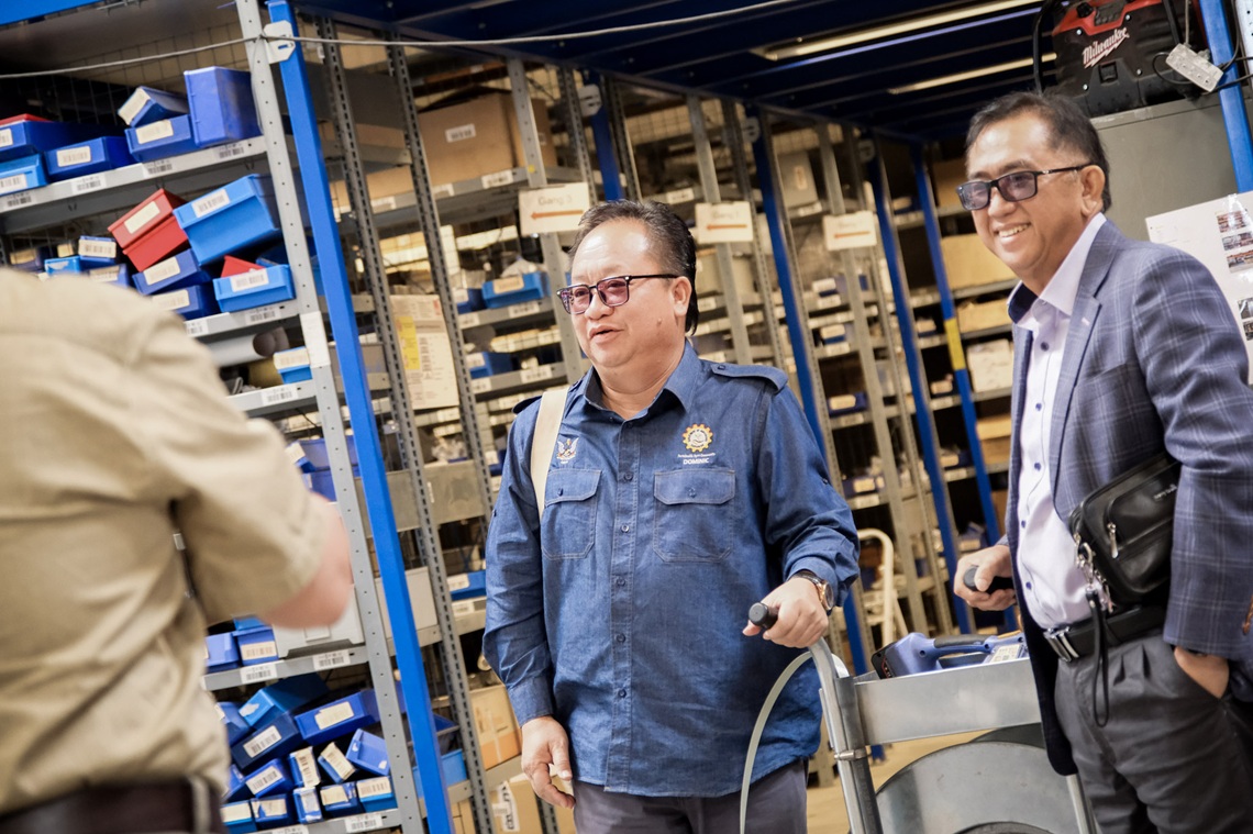 Dato Sri Dr. Stephen Rundi Utom (right) inspects the facilities at Big Dutchman Denmark 