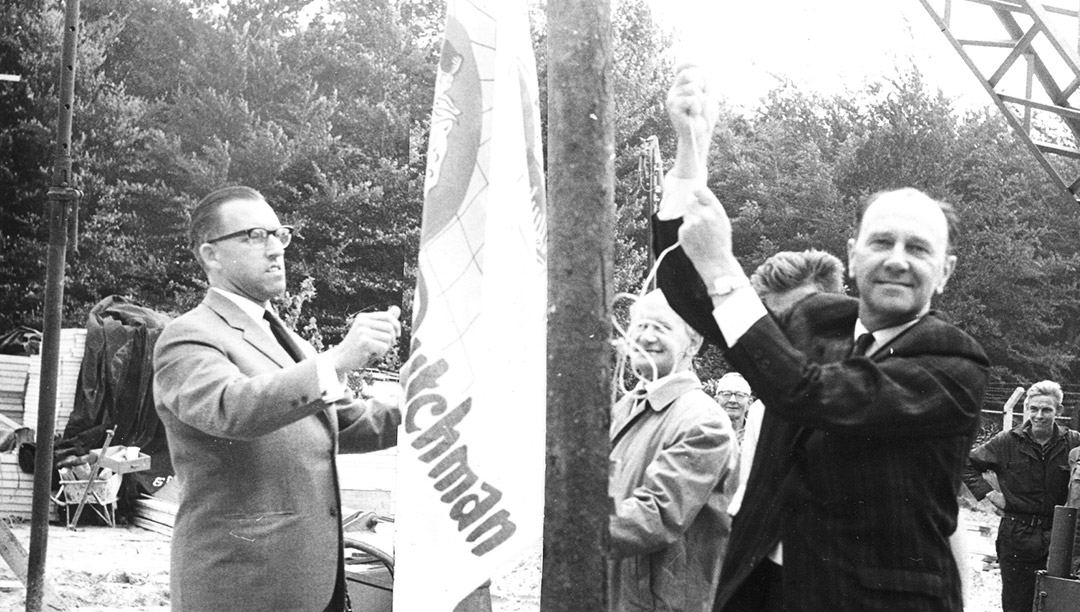 1954: Chính thức trở thành Big Dutchman
